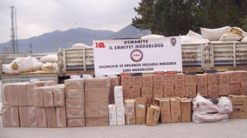 Saman Y&uuml;kl&uuml; Tır&rsquo;dan Ka&ccedil;ak Sigara &Ccedil;ıktı