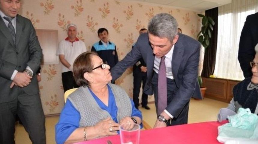 Vali Baruş, Yaşlıları Unutmadı