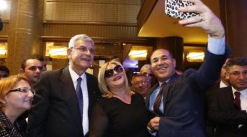 Mhp&rsquo;li Başkan, Bakan Bozkır İle &lsquo;selfie&rsquo; Yaptı