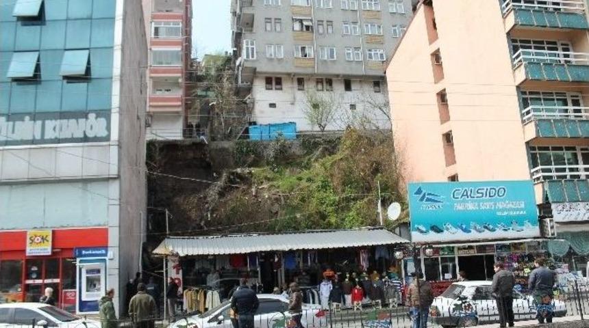 Ak Parti Kdz. Ereğli İl&ccedil;e Binası Yanında Heyelan