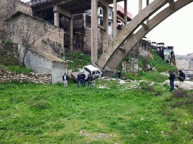 Hasankeyf Köprüsü'nden Uçan Kamyonette 4 Kişi Yaralandı