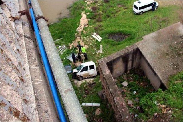 Hasankeyf Köprüsü'nden Uçan Kamyonette 4 Kişi Yaralandı