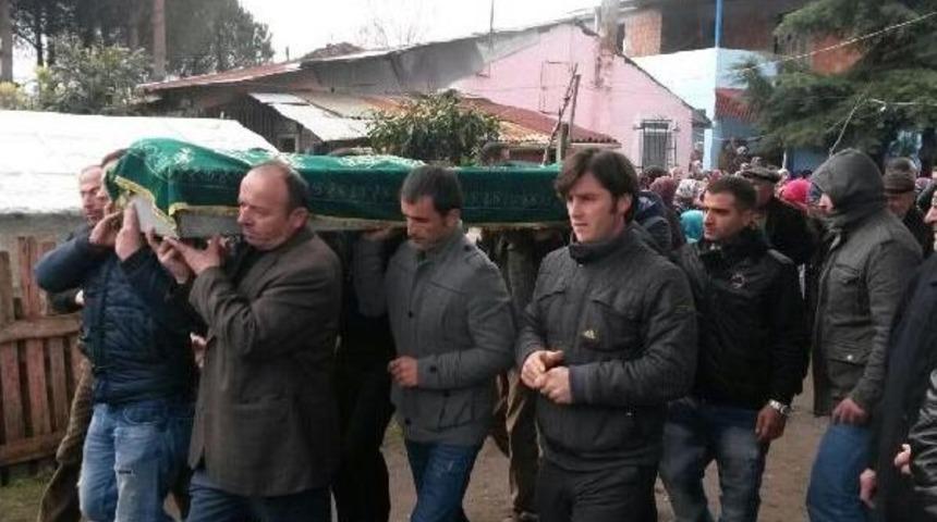 Otomobille Trakt&ouml;r &Ccedil;arpıştı: 2 &Ouml;l&uuml;, 5 Yaralı (2)