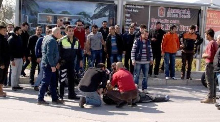 Kavşakta Kamyonla &Ccedil;arpışan Motosikletli Yaşamını Yitirdi