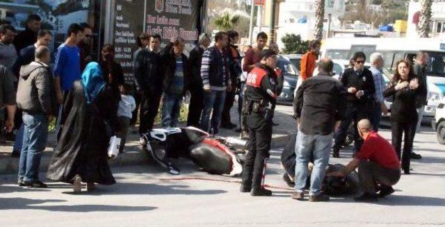 Kavşakta Kamyonla Çarpışan Motosikletli Yaşamını Yitirdi