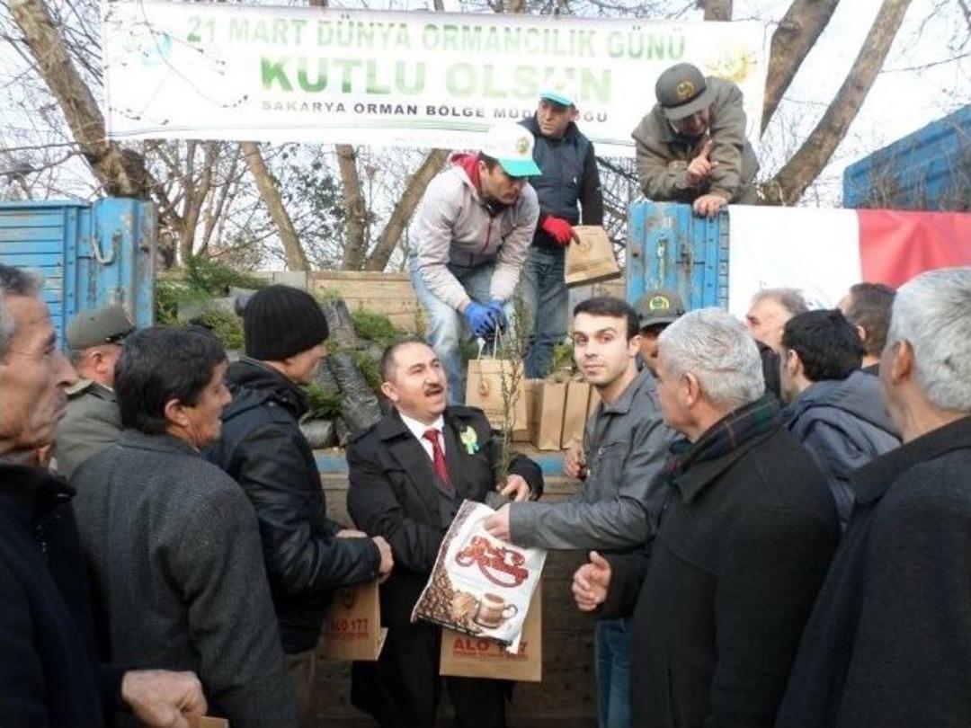 Vatandaşlara &Uuml;cretsiz 5 Bin Adet Fidan Dağıtıldı