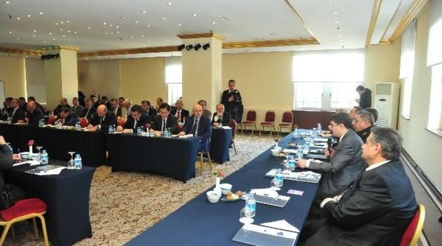 Vali Şahin, Se&ccedil;im G&uuml;venliği Zirvesinde Kaymakamlarla Bir Araya Geldi