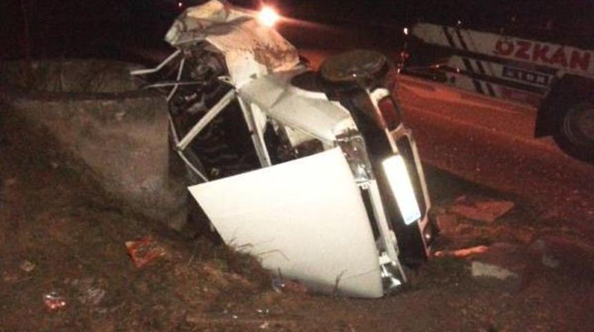 Kastamonu'da Otomobil Menfeze &Ccedil;arptı: 1 &Ouml;l&uuml;