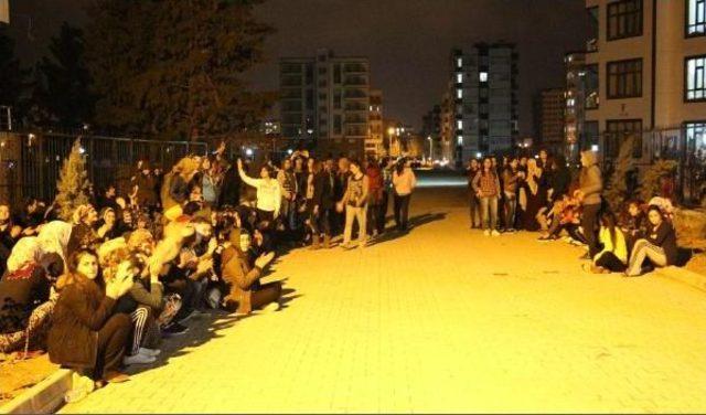 Şanlıurfa'da Üniversiteli Kızlar, Yurt Protestosunu Sürdürdü