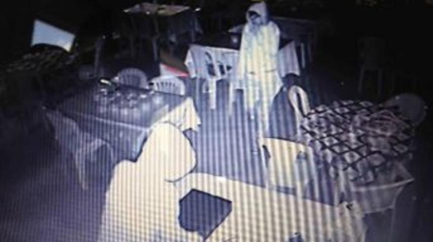 Kuşadası&rsquo;nda Şehitler Derneği&rsquo;ni Soyan Hırsızlar Yakalandı