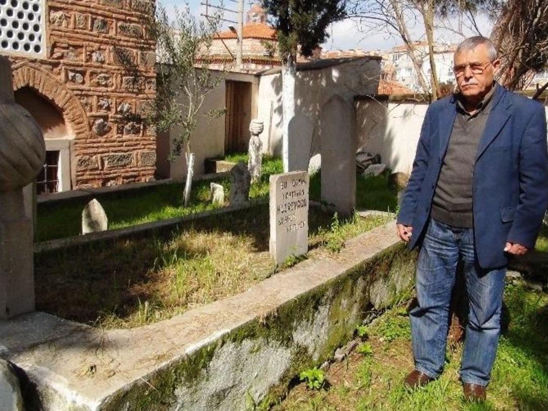 M&uuml;sl&uuml;man Mezarlığında Define Aradılar