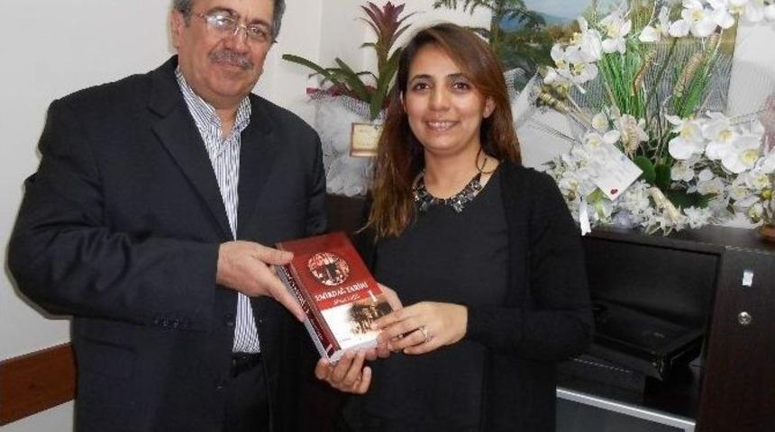 Eskişehirli Şairlerden Halk Sağlığı Şube M&uuml;d&uuml;r&uuml;ne Ziyaret