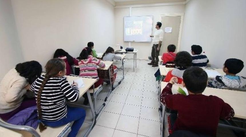 Bayraklı&rsquo;da &Ccedil;ocuklara İngilizce Kursu