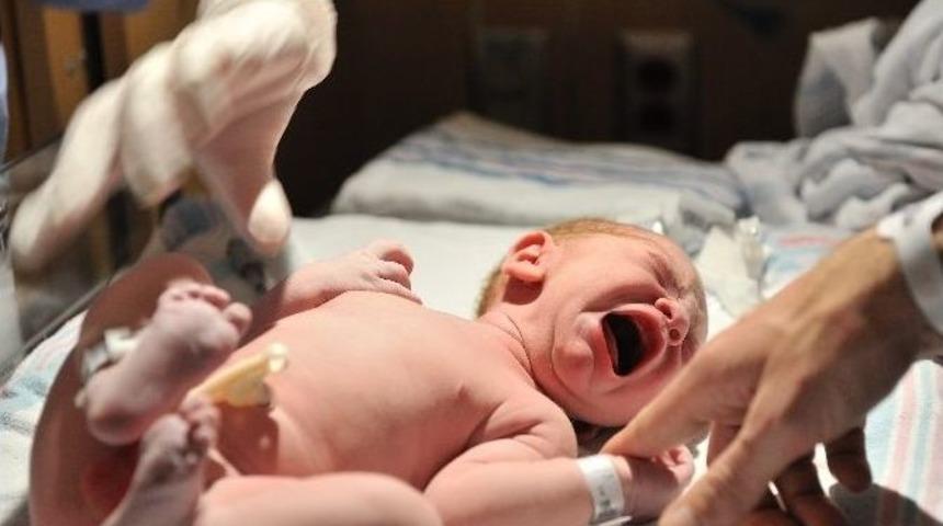 Yenidoğan S&uuml;nnetini Tercih Etmek İ&ccedil;in 5 &Ouml;nemli Neden