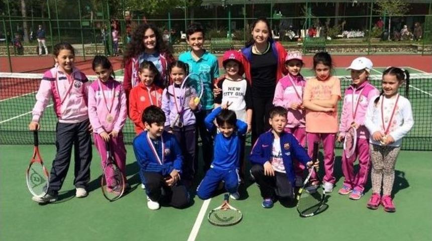 Minik Raketler Aydın&rsquo;dan Madalya İle D&ouml;nd&uuml;