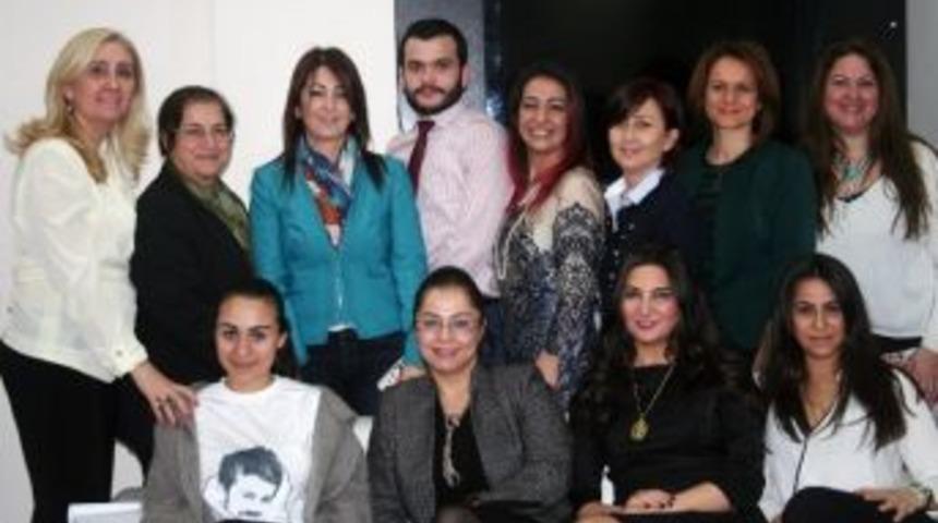 Kadınlar, G&uuml;&ccedil;lerini Birleştirdi