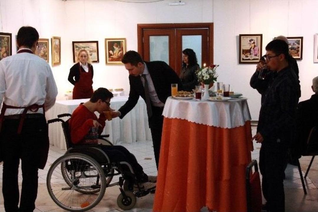 Engelli &Ccedil;ocuklar Hayallerini &Ccedil;izdi