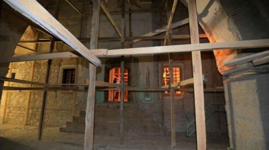 Vali &Ccedil;omaktekin&rsquo;den Restorasyon &Ccedil;alışmalarına Takip