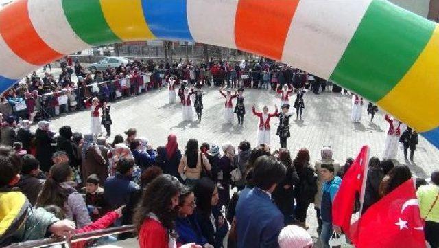 Kars Atatürk İlköğretim Okulunda Nevruz Şenliği