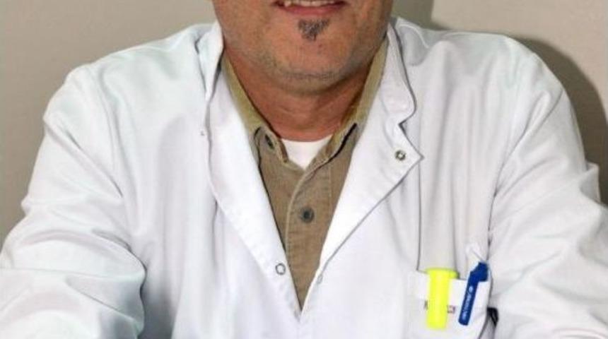 Kalbi Boynunda Ve Karnı Dışarıda Iki Buzağı D&uuml;nyaya Geldi