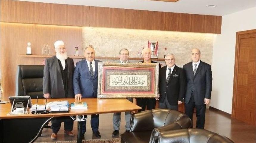T&uuml;rkiye Diyanet Vakfı&rsquo;ndan, Başkan Hasan Can&rsquo;a &ldquo;iyilik &Ouml;d&uuml;l&uuml;&rdquo;