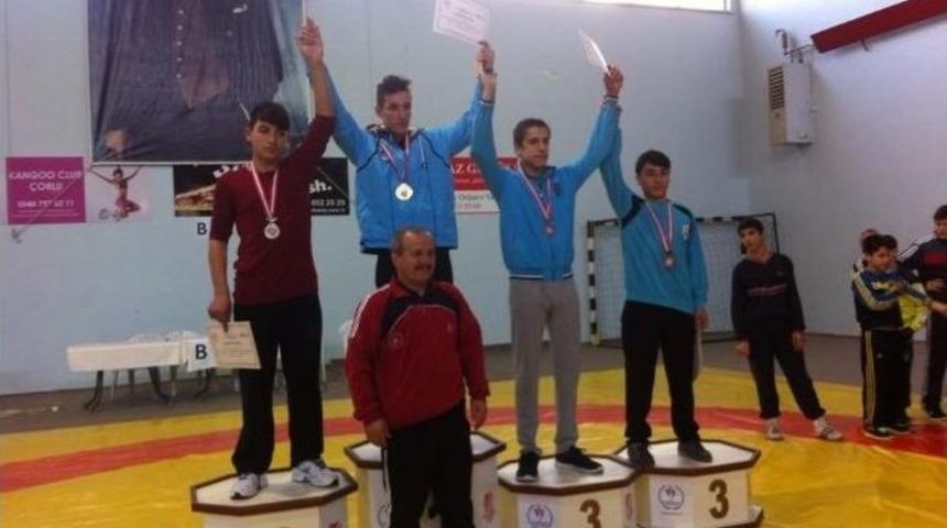 Arifiyeli G&uuml;reş&ccedil;ilerin B&uuml;y&uuml;k Başarısı