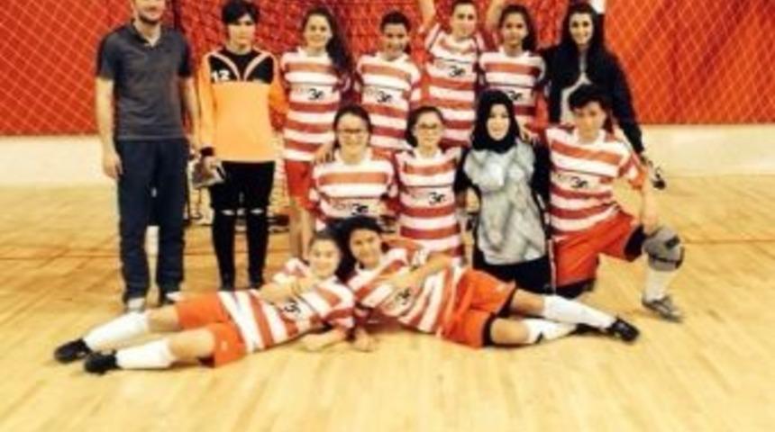 Gen&ccedil; Kızlar Futsal M&uuml;sabakaları Sona Erdi