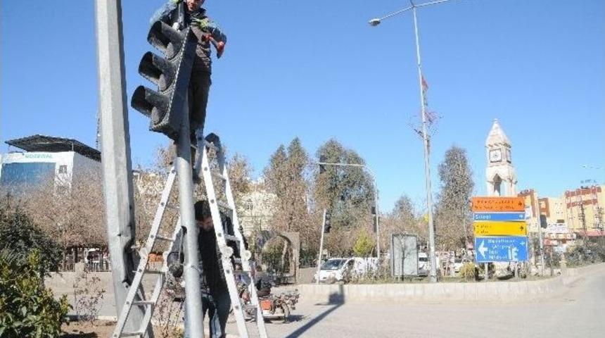 Cizre&rsquo;de Sinyalizasyonlar Onarılıyor