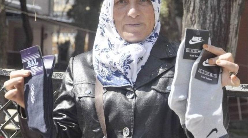 50 Yaşındaki Kadın &Ccedil;orap Satarak 3 Defa Umre Ziyareti Yaptı