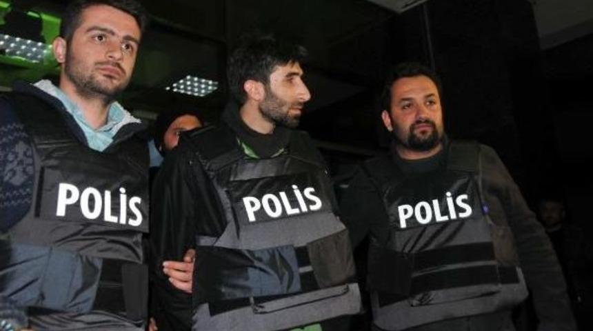 Soyguncunun Rehin Aldığı Bankacılar 9 Saat Ecel Terleri D&ouml;kt&uuml;