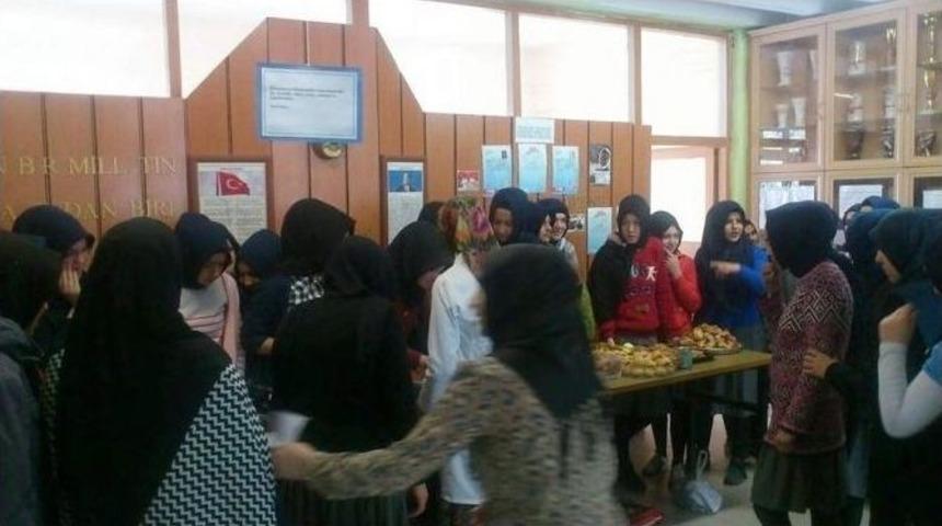 Bolvadin&rsquo;de Yetim &Ccedil;ocuklar İ&ccedil;in Kermes D&uuml;zenlendi