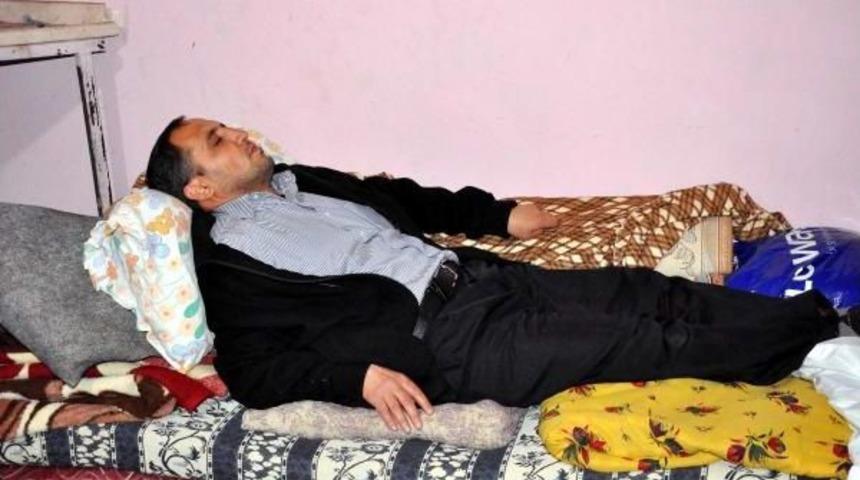 Elazığ'da A&ccedil;lık Grevindeki Iş&ccedil;ilerden Biri Hastaneye Kaldırıldı