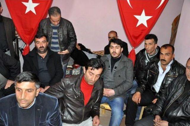 Elazığ'da Açlık Grevindeki Işçilerden Biri Hastaneye Kaldırıldı