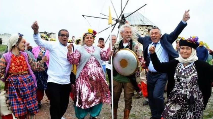 Davul- Zurna Ve Don Kişot'lu Res Eylemi