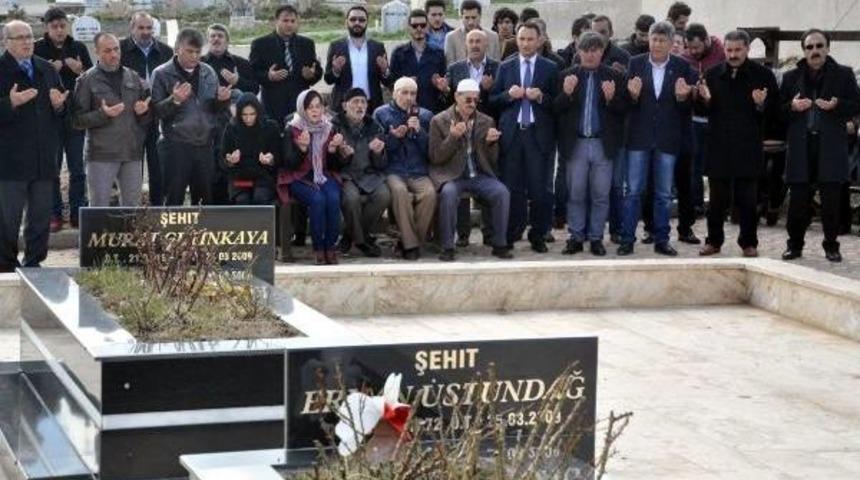 Helikopter Kazasında &Ouml;lenler Mezarları Başında Anıldı