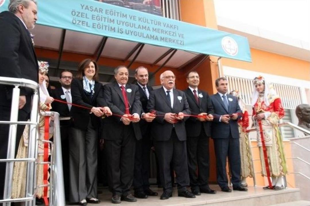 Bakan Avcı, İzmir&rsquo;de İki Okul A&ccedil;tı