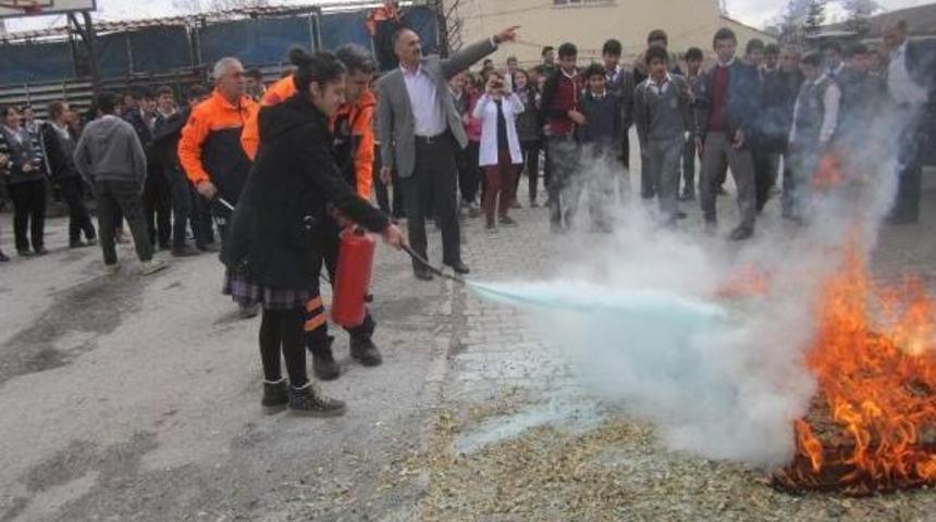 Hakkari'de Okulda Deprem Ve Yangın Tatbikatı