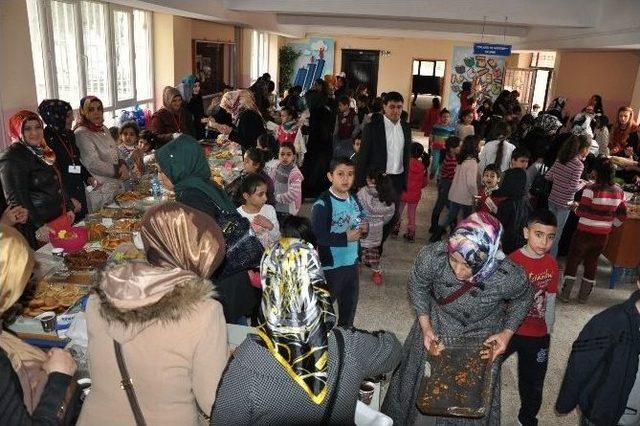 Yetim Çocuklar Yararına Kermes Düzenlendi