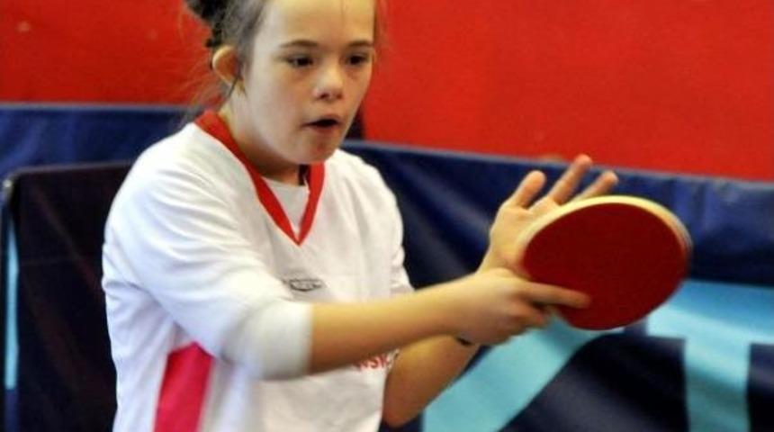 &Ouml;zel Sporcular Masa Tenisi Şampiyonasında Buluştu