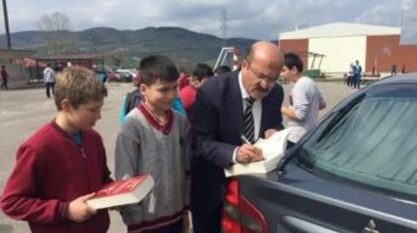Milli Eğitim M&uuml;d&uuml;r&uuml; Demir, &Ouml;ğrencileri &Ouml;d&uuml;llendirdi