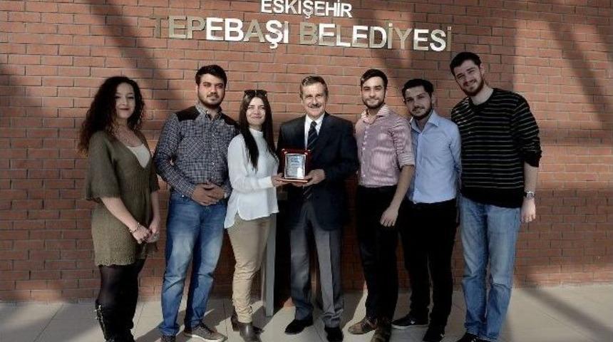 Avrupa &Ouml;ğrenci Formu&rsquo;ndan Başkan Ata&ccedil;&rsquo;a Plaket