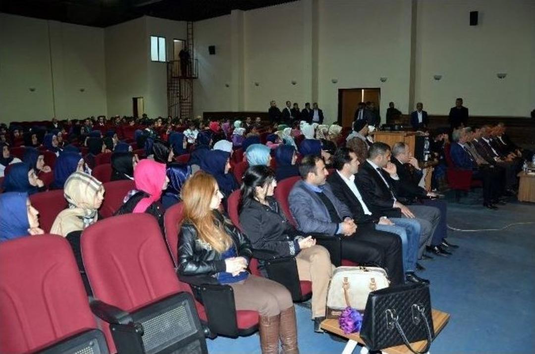 Şiir Ve Kompozisyon Yarışmasında Dereceye Girenlere &Ouml;d&uuml;lleri Verildi