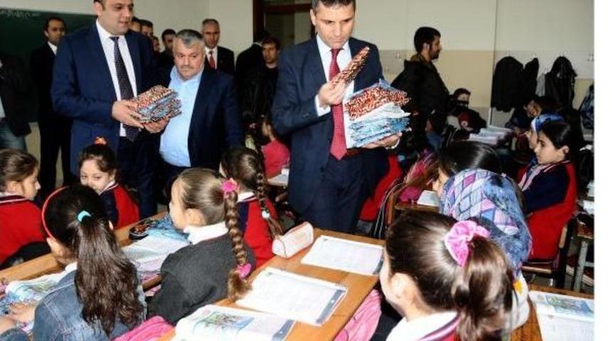 Gaziantep&rsquo;Te 5 Bin 750 Suriyeli &Ouml;ğrenciye Kırtasiye Yardımı