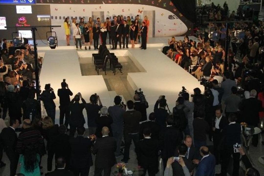 Atat&uuml;rk Havalimanı&rsquo;nda Hollywood &Uuml;nl&uuml;leri Podyuma &Ccedil;ıktı