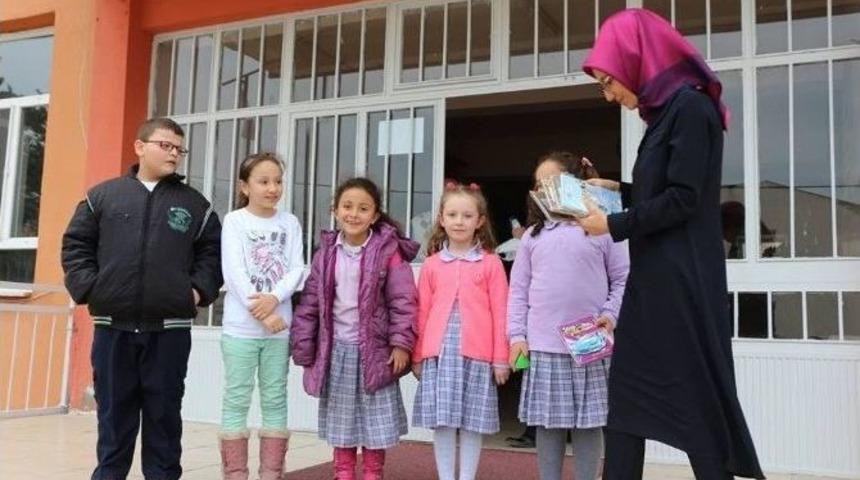 Başarılı &Ouml;ğrenciler &Ouml;d&uuml;llendirildi