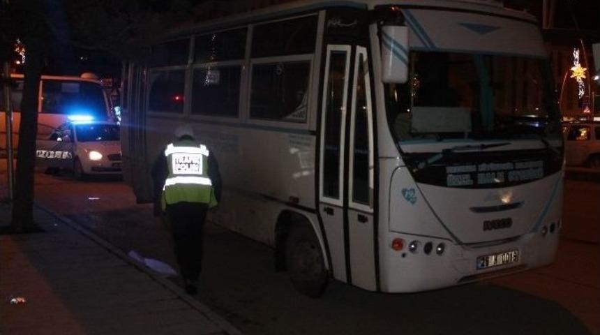 Erzurum&rsquo;da &Uuml;niversite &Ouml;ğrencisi Kız Otob&uuml;s&uuml;n Altında Can Verdi