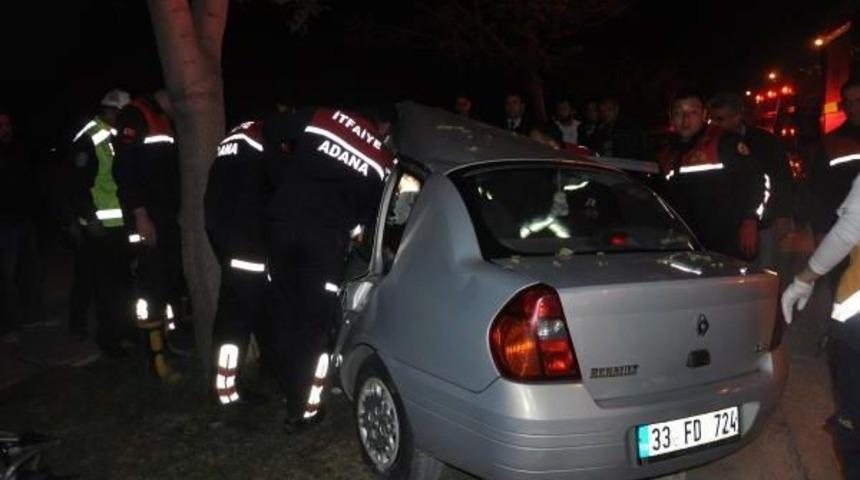 Otomobil Ağaca &Ccedil;arptı: 3 Yaralı