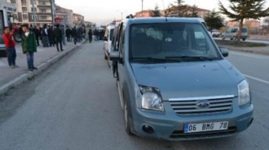 Hafif Ticari Aracın &Ccedil;arptığı &Ccedil;ocuk Yaralandı