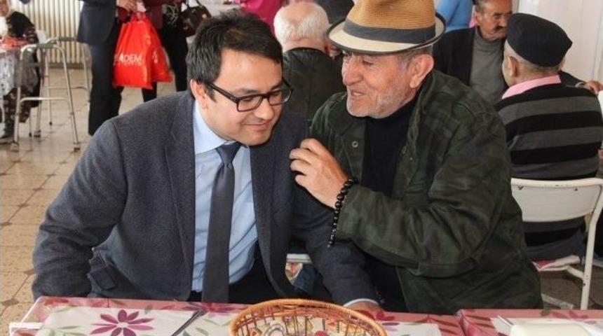 Ak Parti Aday Adayı Şakır, Huzurevi Sakinlerini Ziyaret Etti