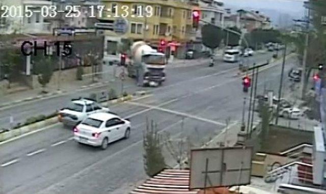 Beton Mikseri Altında Ezilen Anne Ve Karnındaki Bebeği Öldü